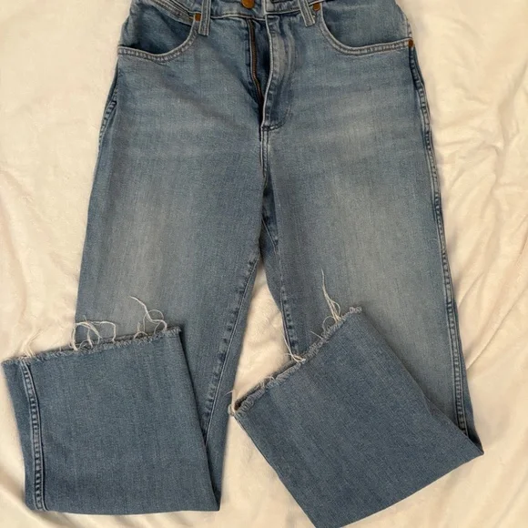 Women’s Wrangler Jeans - Picture 2 of 3